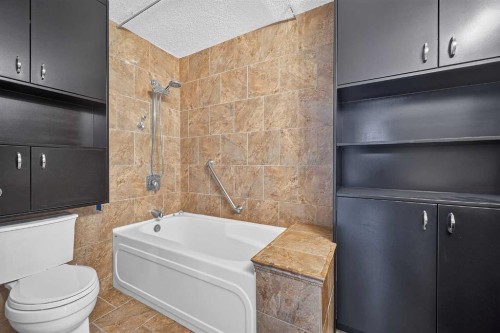 723 55 Avenue Sw, Calgary, AB - Indoor Photo Showing Bathroom