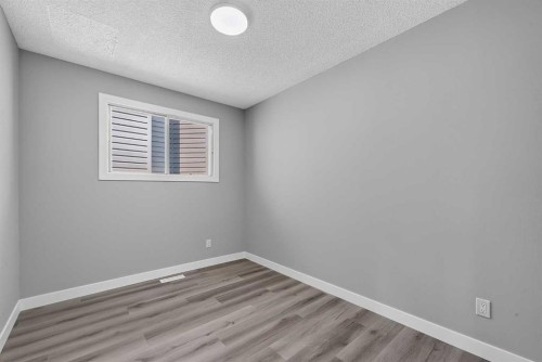 723 55 Avenue Sw, Calgary, AB - Indoor Photo Showing Other Room