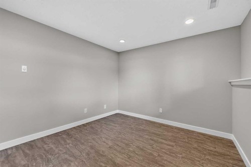 723 55 Avenue Sw, Calgary, AB - Indoor Photo Showing Other Room
