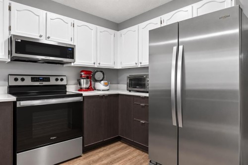 4 Hunterhorn Gate Ne, Calgary, AB - Indoor Photo Showing Kitchen