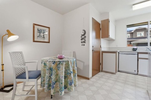 908 30 Avenue Nw, Calgary, AB - Indoor Photo Showing Kitchen