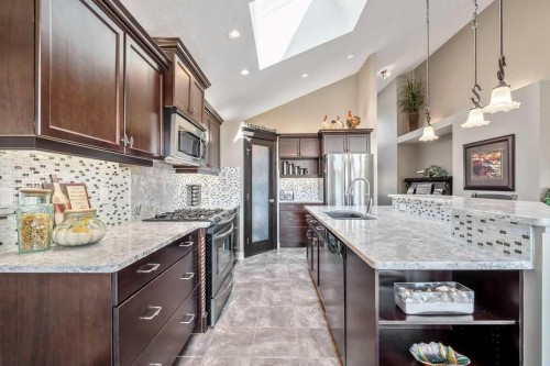 259 Willow Ridge Manor, Diamond Valley, AB - Indoor Photo Showing Kitchen With Upgraded Kitchen