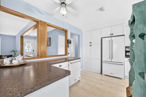 7828 10 Street Nw, Calgary, AB - Indoor