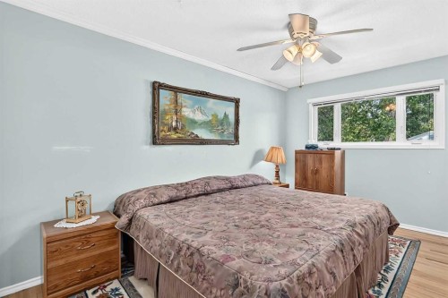 7828 10 Street Nw, Calgary, AB - Indoor Photo Showing Bedroom