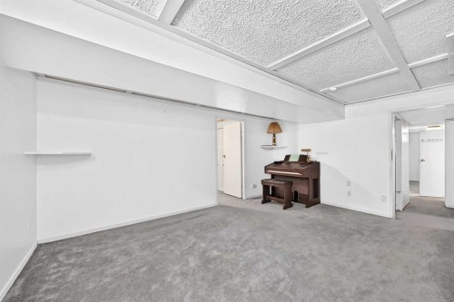 7828 10 Street Nw, Calgary, AB - Indoor Photo Showing Other Room