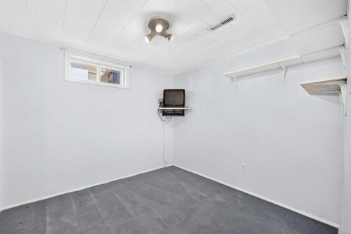 7828 10 Street Nw, Calgary, AB - Indoor Photo Showing Other Room