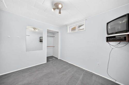 7828 10 Street Nw, Calgary, AB - Indoor Photo Showing Other Room
