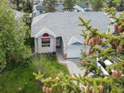 68 Catalina Circle NE Calgary, AB T1Y 7B7