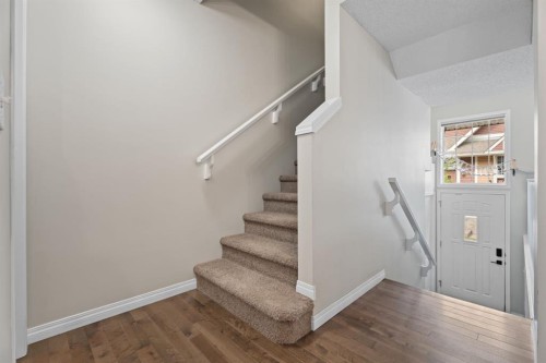 205 New Brighton Villas Se, Calgary, AB - Indoor Photo Showing Other Room
