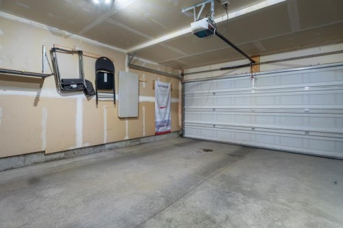 205 New Brighton Villas Se, Calgary, AB - Indoor Photo Showing Garage