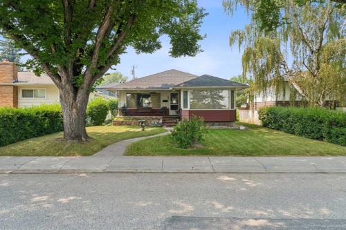 2307 7 Street Ne, Calgary, AB - Outdoor