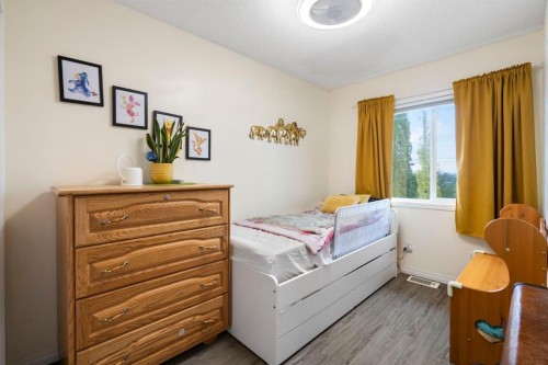7865 24 Street Se, Calgary, AB - Indoor Photo Showing Bedroom
