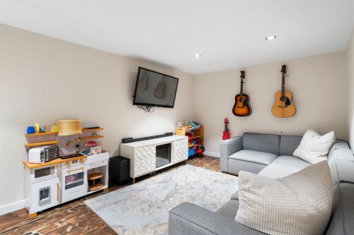 7865 24 Street Se, Calgary, AB - Indoor Photo Showing Living Room