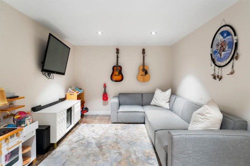 7865 24 Street Se, Calgary, AB - Indoor Photo Showing Living Room