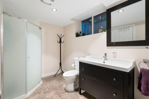 7865 24 Street Se, Calgary, AB - Indoor Photo Showing Bathroom