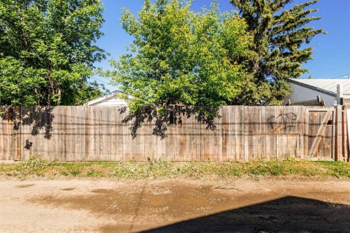 1831 43 Street Se, Calgary, AB - Outdoor