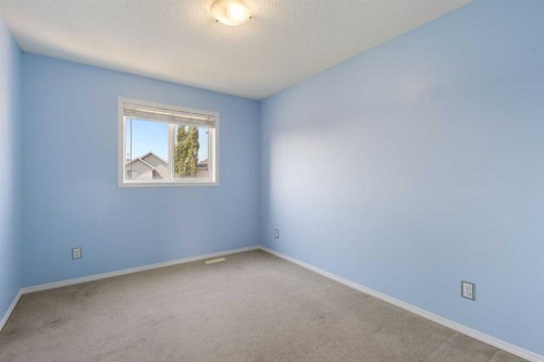 49 Evermeadow Manor Sw, Calgary, AB 