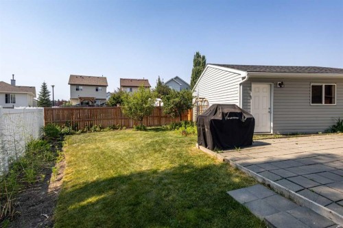 49 Evermeadow Manor Sw, Calgary, AB - Outdoor