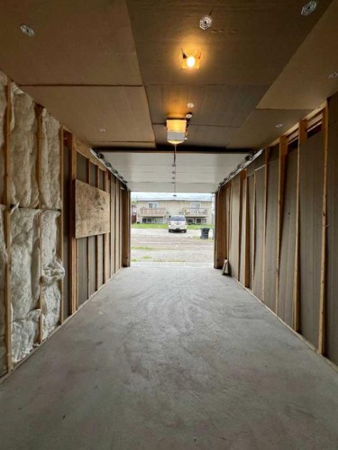 1827 43 Street Se, Calgary, AB - Indoor Photo Showing Garage