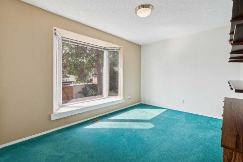567 Parkridge Drive Se, Calgary, AB - Indoor Photo Showing Other Room