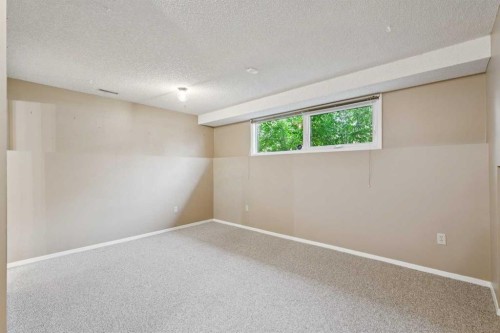 567 Parkridge Drive Se, Calgary, AB - Indoor Photo Showing Other Room