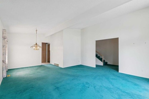 567 Parkridge Drive Se, Calgary, AB - Indoor Photo Showing Other Room