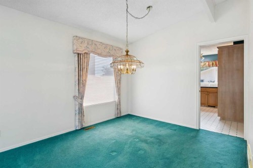 567 Parkridge Drive Se, Calgary, AB - Indoor Photo Showing Other Room