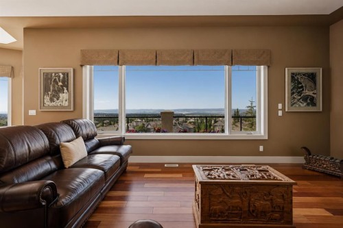 87 Royal Ridge Terrace Nw, Calgary, AB - Indoor Photo Showing Living Room