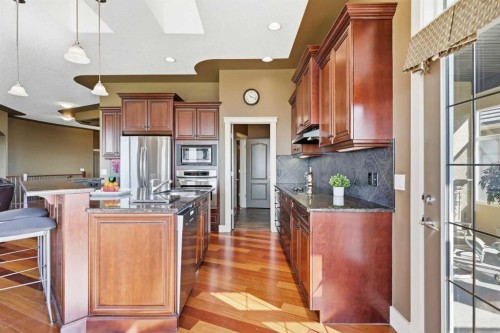 87 Royal Ridge Terrace Nw, Calgary, AB - Indoor Photo Showing Kitchen