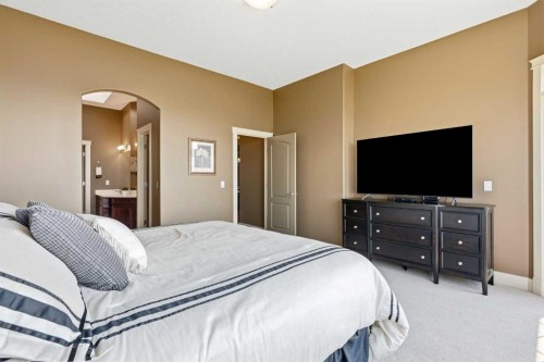 87 Royal Ridge Terrace Nw, Calgary, AB - Indoor Photo Showing Bedroom