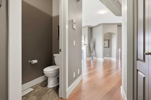 87 Royal Ridge Terrace Nw, Calgary, AB - Indoor Photo Showing Bathroom
