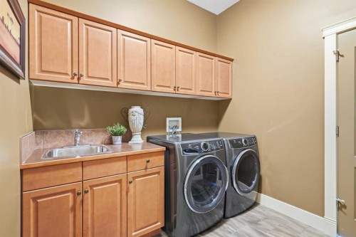 87 Royal Ridge Terrace Nw, Calgary, AB - Indoor Photo Showing Laundry Room