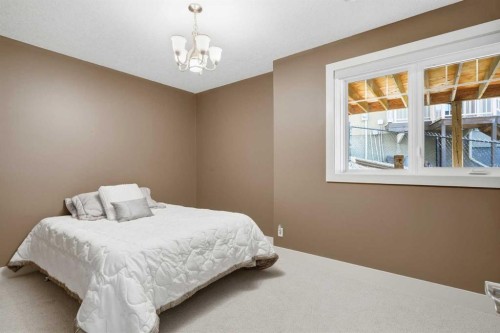 87 Royal Ridge Terrace Nw, Calgary, AB - Indoor Photo Showing Bedroom