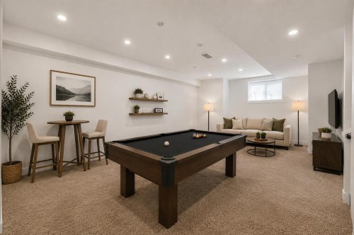 4828 20 Avenue Nw, Calgary, AB - Indoor Photo Showing Other Room