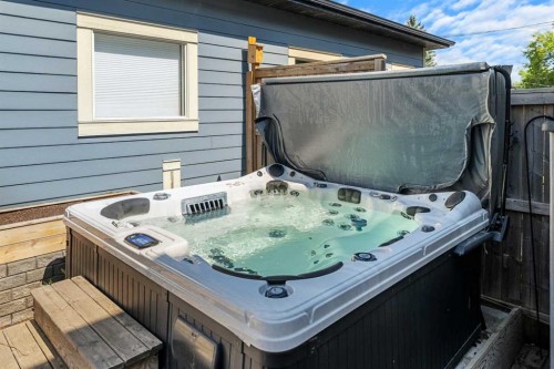 4828 20 Avenue Nw, Calgary, AB - Outdoor With Exterior