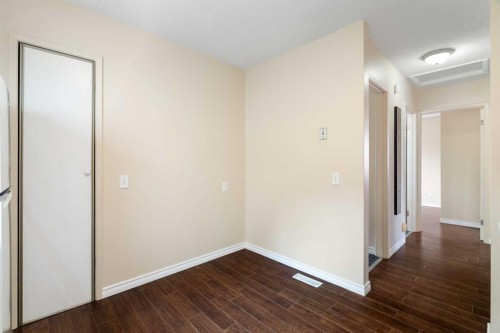 3032 32A Avenue Se, Calgary, AB - Indoor Photo Showing Other Room