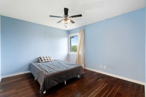 3032 32A Avenue Se, Calgary, AB - Indoor Photo Showing Bedroom