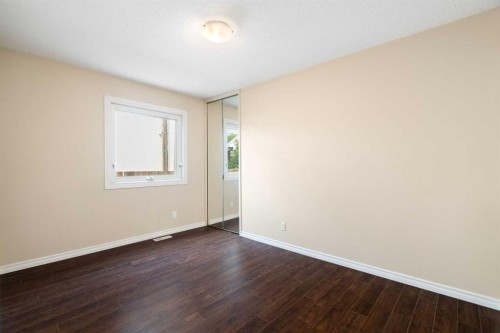 3032 32A Avenue Se, Calgary, AB - Indoor Photo Showing Other Room