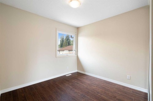 3032 32A Avenue Se, Calgary, AB - Indoor Photo Showing Other Room