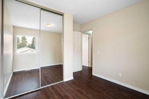 3032 32A Avenue Se, Calgary, AB - Indoor Photo Showing Other Room
