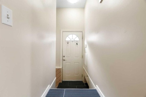 3032 32A Avenue Se, Calgary, AB - Indoor Photo Showing Other Room