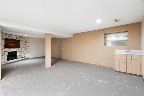 3032 32A Avenue Se, Calgary, AB - Indoor Photo Showing Other Room