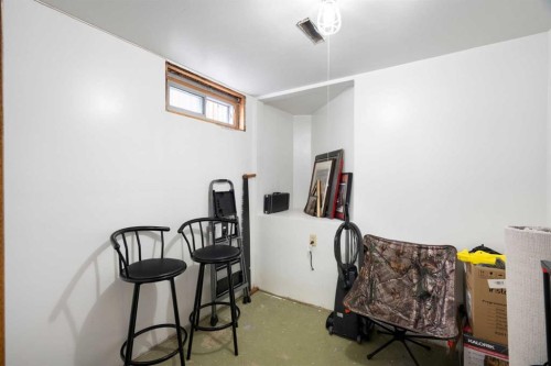 3032 32A Avenue Se, Calgary, AB - Indoor Photo Showing Other Room