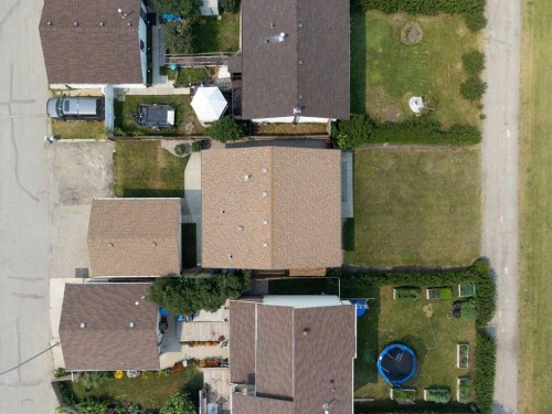 3032 32A Avenue Se, Calgary, AB - Outdoor