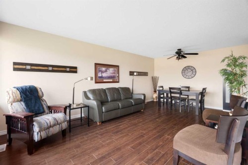 3032 32A Avenue Se, Calgary, AB - Indoor Photo Showing Living Room