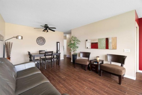 3032 32A Avenue Se, Calgary, AB - Indoor Photo Showing Living Room