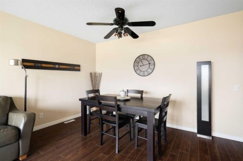 3032 32A Avenue Se, Calgary, AB - Indoor Photo Showing Dining Room