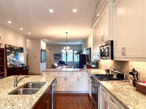 2104 23 Avenue Nw, Calgary, AB - Indoor Photo Showing Kitchen With Double Sink With Upgraded Kitchen