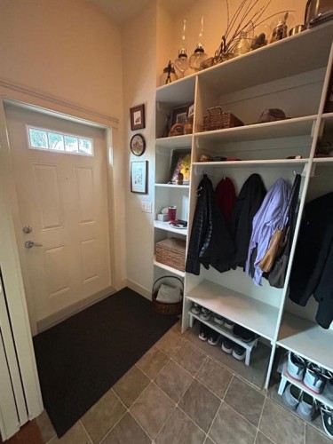2104 23 Avenue Nw, Calgary, AB - Indoor