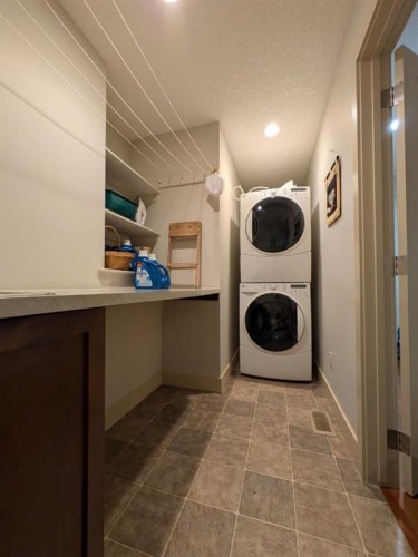 2104 23 Avenue Nw, Calgary, AB - Indoor Photo Showing Laundry Room